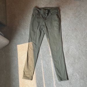 Size 6 Old Navy rockstar, mid rise, jeans